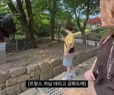 강화도 관광와서 신기하게 생긴 비석을 발견한 프랑스인