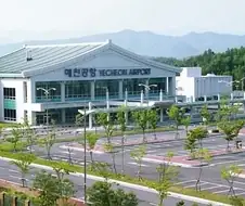 3년만에 문닫은 공항 건물