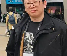 어느 미친 중국인이 저를 보이시피싱해서 돈을 빼가고 있습니다 살려주세요