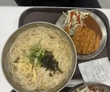 땅파서 장사하는듯한 국수집