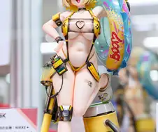 피규어 뱃살이 더 과했으면 좋겠다만