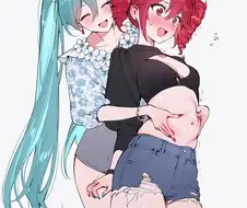 보카로)테토 뱃살 만지는 미쿠.jpg