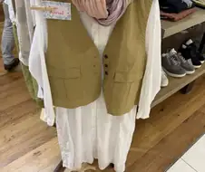 여성복 코너에 있는 의상