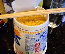 컵라면 이상하게 먹기 챌린지.jpg