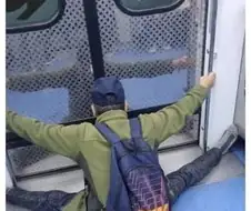 지하철에서 이해 안가는 사람들의 유형 중 하나