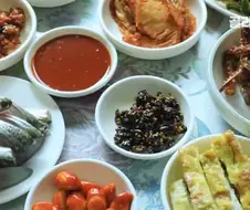 경남 고성의 8,000원 회 백반...