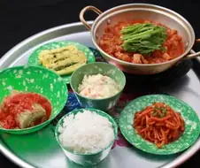 한국인 입장에서는 별로 특이할 거 없는 밥상