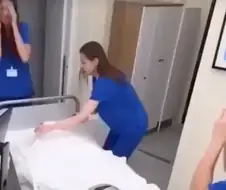 프로포즈를 했는데 꽃다발로 처맞은 남성