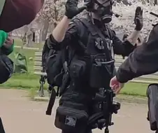 코스 행사중 체포된 사람