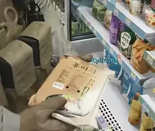 순진한 미군맨은 동맹군을 의심없이 믿었습니다