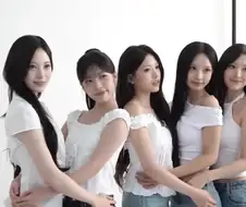 리센느 흰티에 청바지