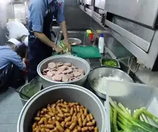 군대 선임이 내 고추 씻어준 적 있음