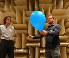반사음을 모두 죽인다는 방