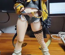 암컷 꼬맹이 피규어 볼래?