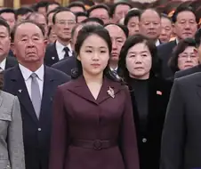 주애 정장