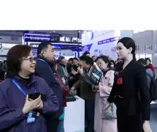 중국, "AI연인" 서비스 제공 금지