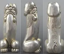 위풍당당한 호랑이 모양의 조각상
