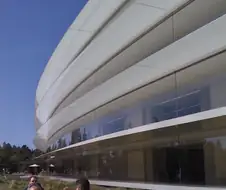 아이폰으로 찍은 애플 본사 사진