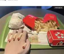 여친이랑 맥날 왔다.jpe