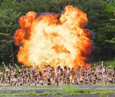 일본의 흔한 폭발씬 장면