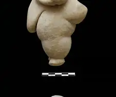 튀르키예에서 발견된 약 8000년 전 조각상