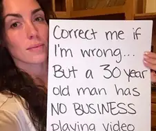 ???:30살 이상 먹은 남자가 게임하면 이상하다