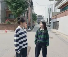 게임 아이템처럼 옵션이 있을 것 같은 의상.jpg