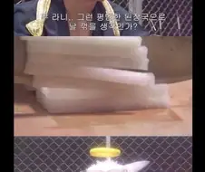 요리대결 패배 후 상대방을 인정하는 요리사