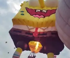 가랑이 구멍에 뜨거운 불기둥을 쑤셔대는 스폰지밥