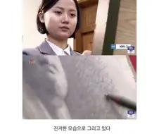 북한 대학생들의 김정은 그리기.jpg