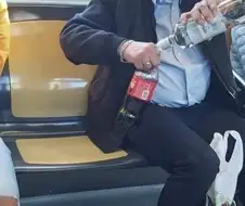 그의 콜라를 마시면 용기가 샘솟지