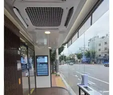 한국의 버스정거장을 보고 놀라는 프랑스인.JPG