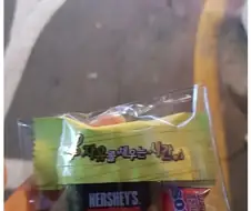 아 방금 길에서 모르는 여자한테 간식받았는데
