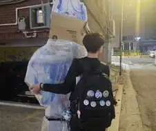 여친 안고 집에 가는 상남자