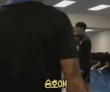 옌스 챙겨주는 독일어 가능자들