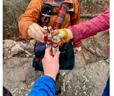 등산복은 눈에 띄는 색을 입어야 하는 이유