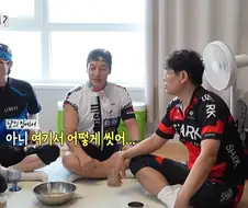 샤워하지 않으면 탈출할수 없는 방