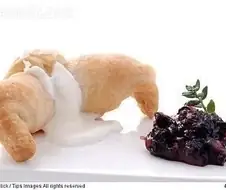 쩍벌린 가랑이사이에서 흰크림이 흘러넘치는