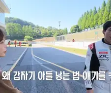 자녀의 선택적 생산에 따른 고급적인 토론을 하는 유튜버들