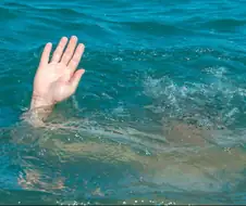 ??: 물에서 힘 빼면 뜬다니까 아 가라앉지 말고 힘 빼보라고ㅋㅋ