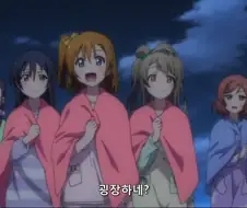 야경을 바라보는 미소녀들
