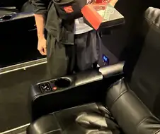 "와 영화관 의자 개판이네 진짜 ㅋㅋㅋ"