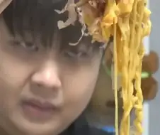 음식에 진심인 눈빛