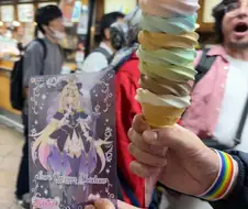 8단 아이스크림을 받은 프리큐어 팬.JPG