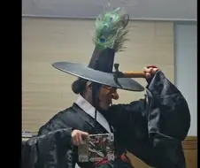 본토의 한복에 놀란 무당짱 드롭킥 작가