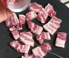 삼겹살 한 캔에 8천원