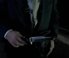 "나이프를 들고 있는 범인을 상대할때는 동맥을 방어해야 해"