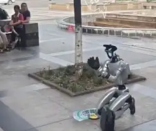 중국 로봇도 일자리 잃어.. 노숙기계 ‘활개’