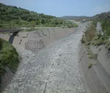 섬나라의 예산낭비스러운 구조물
