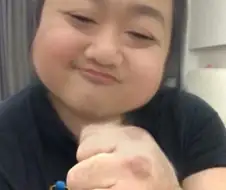 얼굴이 주먹만한 아가